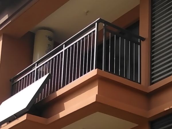 小區(qū)陽臺(tái)護(hù)欄 小區(qū)陽臺(tái)護(hù)欄