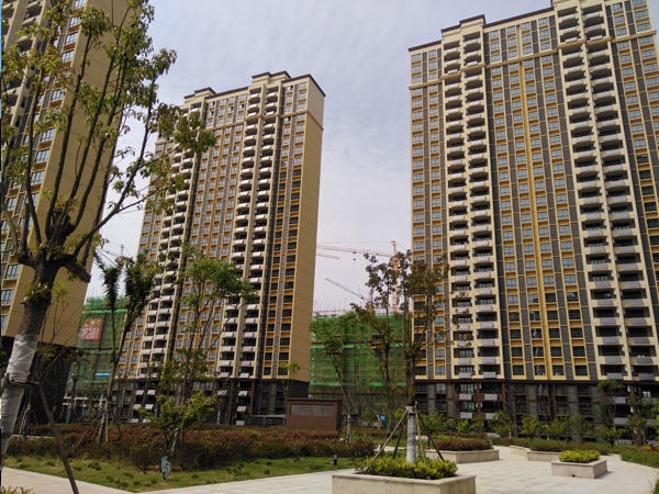 六安市梅花西苑小區(qū)定做陽臺(tái)護(hù)欄、百葉窗案例