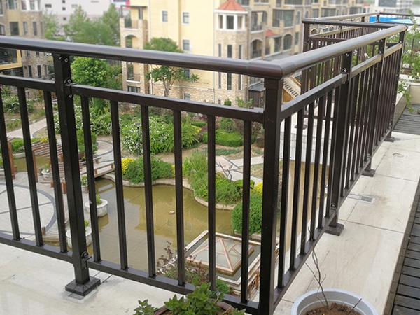 樓頂陽臺(tái)護(hù)欄 樓頂陽臺(tái)護(hù)欄