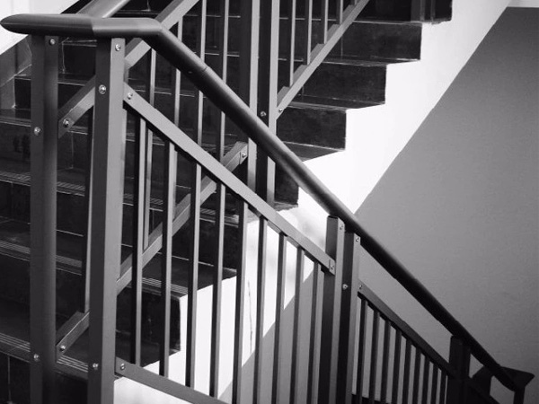 噴塑樓梯護(hù)欄 噴塑樓梯護(hù)欄