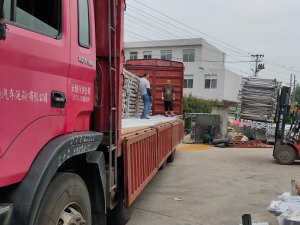 金用護欄2020年7月26日陽臺玻璃護欄裝車發貨！