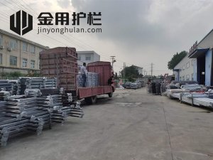 金用護欄2020年7月29日鋅鋼玻璃護欄裝車發貨！