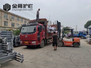 金用護欄2020年7月30日鋅鋼窗戶護欄裝車發貨！