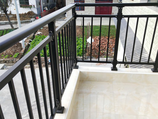 陽臺(tái)護(hù)欄種類分類 陽臺(tái)護(hù)欄種類分類