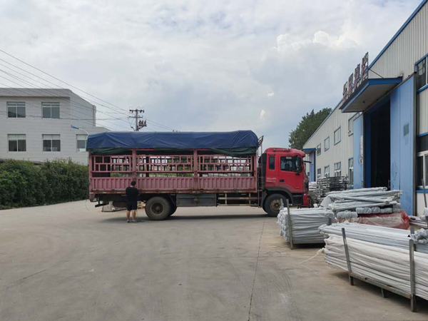 金用護(hù)欄2020年8月8日鋅鋼陽(yáng)臺(tái)護(hù)欄裝車(chē)發(fā)貨! 金用護(hù)欄2020年8月8日鋅鋼陽(yáng)臺(tái)護(hù)欄裝車(chē)發(fā)貨!