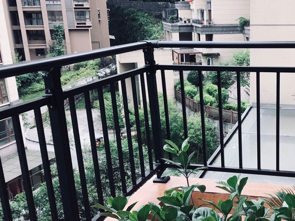 鋅鋼護欄、鋅合金護欄及鋅鋼合金護欄的區(qū)別 鋅鋼護欄、鋅合金護欄及鋅鋼合金護欄的區(qū)別