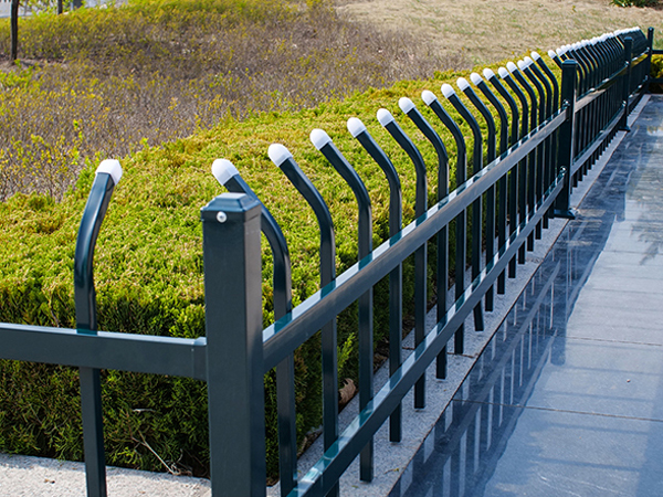 選擇鋅鋼柵欄廠家,這三點很重要! 選擇鋅鋼柵欄廠家,這三點很重要!