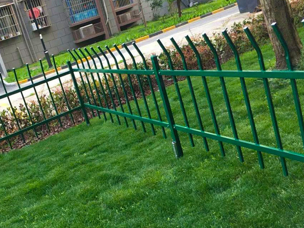 鋅鋼柵欄多少錢一米? 鋅鋼柵欄多少錢一米?
