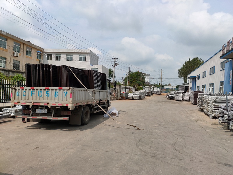 金用護(hù)欄2020年9月16日鋅鋼百葉窗發(fā)貨! 金用護(hù)欄2020年9月16日鋅鋼百葉窗發(fā)貨!