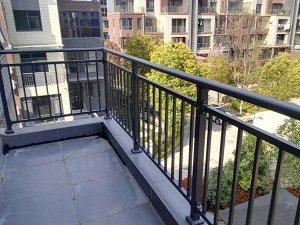 鋅鋼陽臺護欄廠家怎么選，這三點很重要！