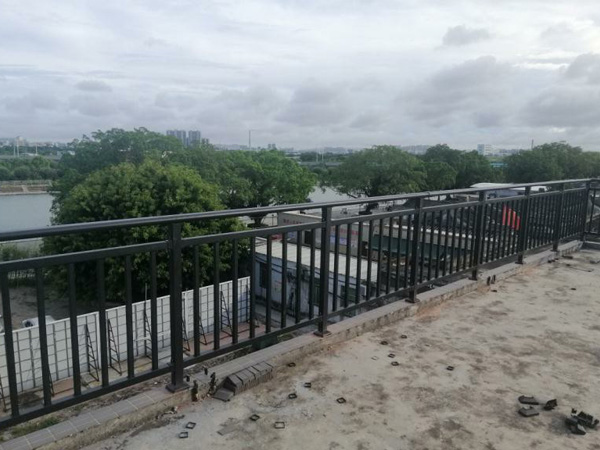 推薦2款陽臺護欄，定制價格不到60元一米！