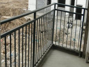 陽臺護(hù)欄什么顏色好看？