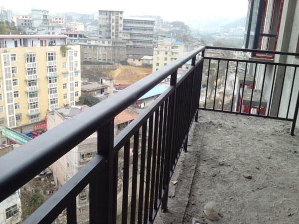 鋅鋼護(hù)欄顏色有哪些? 鋅鋼護(hù)欄顏色有哪些?