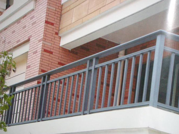 鋅鋼護欄會生銹嗎? 鋅鋼護欄會生銹嗎?