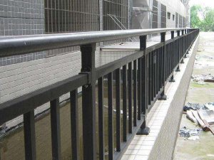 鋅鋼護(hù)欄多少錢一平方米？