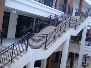 鋅鋼護(hù)欄定制需要注意哪些？