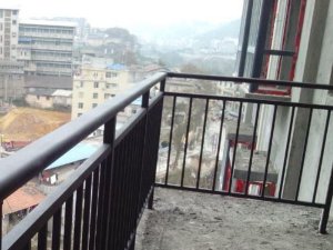 鋁合金護(hù)欄和鋅鋼護(hù)欄有什么不同？