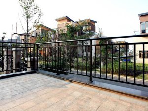 陽臺(tái)護(hù)欄什么材質(zhì)做的最耐用？