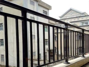 陽臺(tái)護(hù)欄哪家價(jià)格便宜？