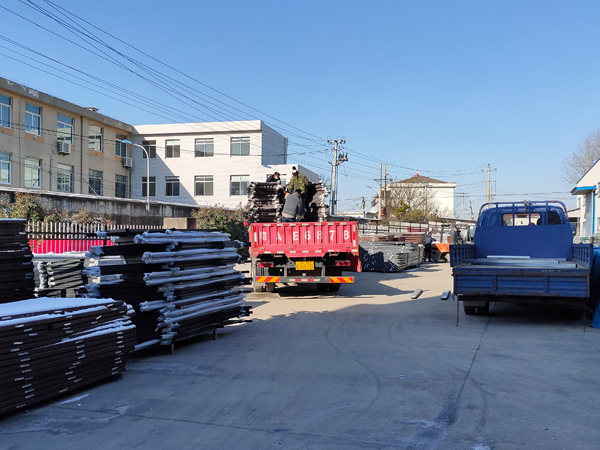 金用護欄2020年12月30日上午鋅鋼樓梯扶手發貨！