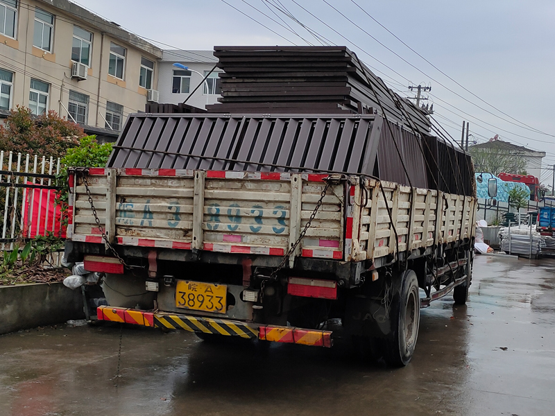 金用護(hù)欄2021年4月21日鋁合金百葉窗發(fā)貨! 金用護(hù)欄2021年4月21日鋁合金百葉窗發(fā)貨!