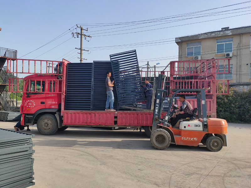 金用護欄2021年4月30日鋅鋼百葉窗發貨! 金用護欄2021年4月30日鋅鋼百葉窗發貨!