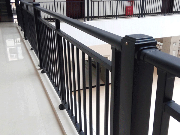 快速辨別鋅鋼護欄質量好壞的兩個方法 快速辨別鋅鋼護欄質量好壞的兩個方法