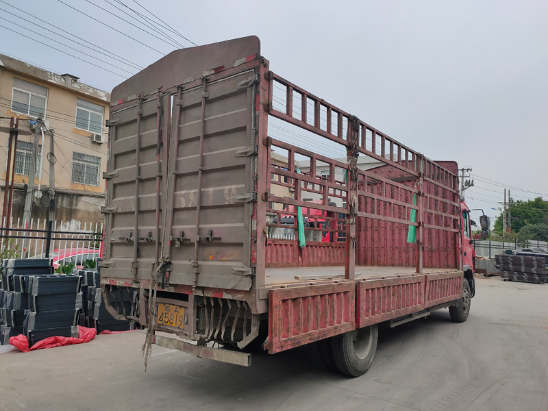 金用護欄2021年5月10日鋅鋼空調護欄發貨! 金用護欄2021年5月10日鋅鋼空調護欄發貨!