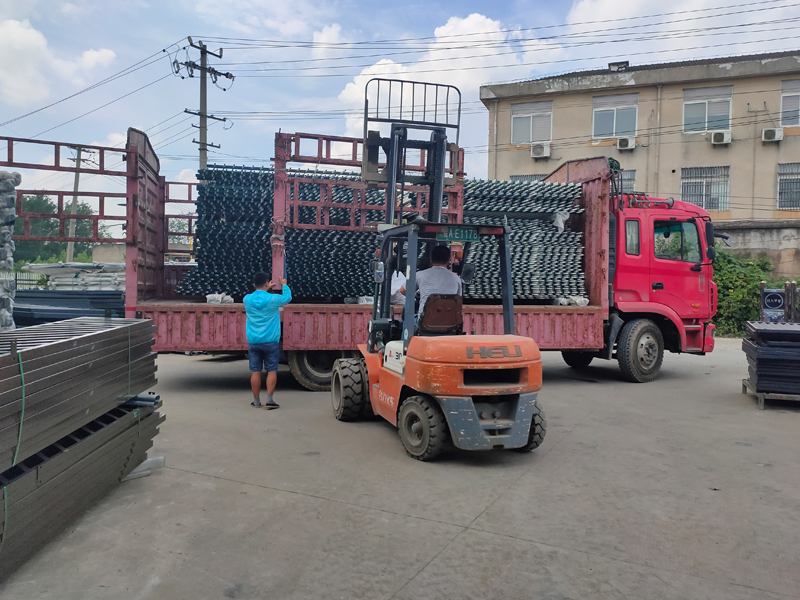 金用護(hù)欄2021年7月23日鋅鋼百葉窗發(fā)貨！