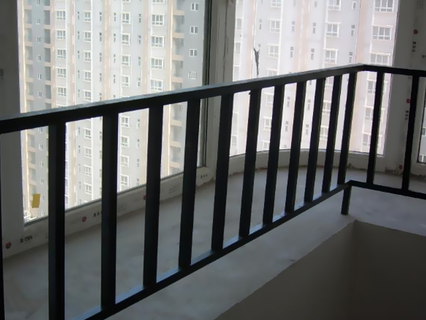 飄窗護(hù)欄用什么材質(zhì)安全？