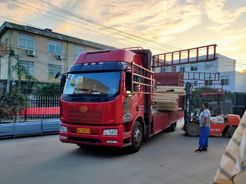 金用護欄2021年9月16日鋅鋼百葉窗發貨! 金用護欄2021年9月16日鋅鋼百葉窗發貨!