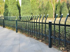 草坪護(hù)欄常見(jiàn)高度