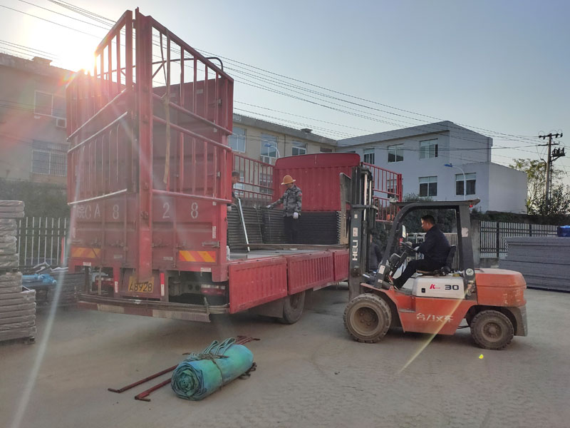 金用護欄2021年12月3日鋅鋼空調欄桿發貨! 金用護欄2021年12月3日鋅鋼空調欄桿發貨!