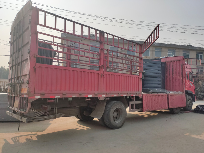 金用護欄2021年12月18日鋁合金百葉窗裝車發貨! 金用護欄2021年12月18日鋁合金百葉窗裝車發貨!