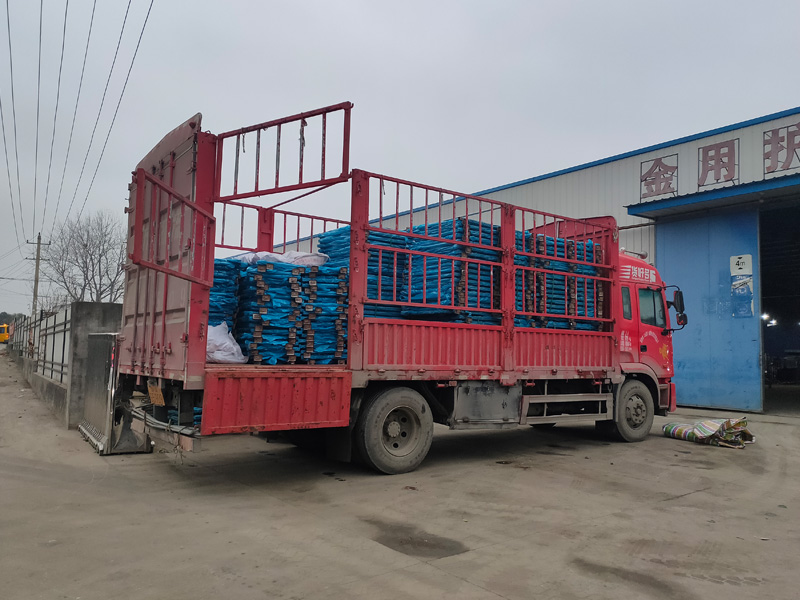 金用護欄2022年1月5日鋅鋼陽臺欄桿裝車發貨! 金用護欄2022年1月5日鋅鋼陽臺欄桿裝車發貨!