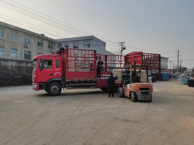 金用護(hù)欄2022年1月19日鋅鋼百葉窗裝車(chē)發(fā)貨! 金用護(hù)欄2022年1月19日鋅鋼百葉窗裝車(chē)發(fā)貨!