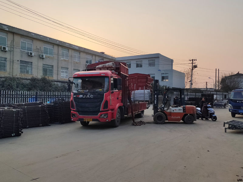 金用護欄2022年2月26日組裝式鋅鋼欄桿裝車發(fā)貨！