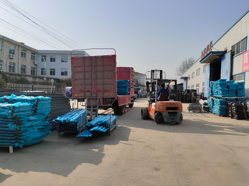 金用護欄2022年3月8日鋅鋼陽臺欄桿裝車發(fā)貨！