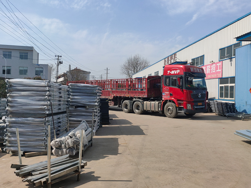 金用護欄2022年3月11日鋅鋼百葉窗裝車發貨！