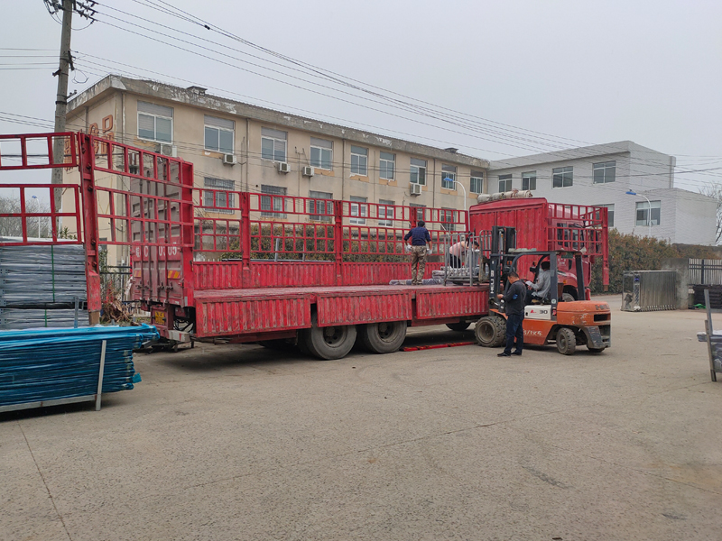 金用護欄2022年3月16日鋅鋼組裝式護欄裝車發貨! 金用護欄2022年3月16日鋅鋼組裝式護欄裝車發貨!