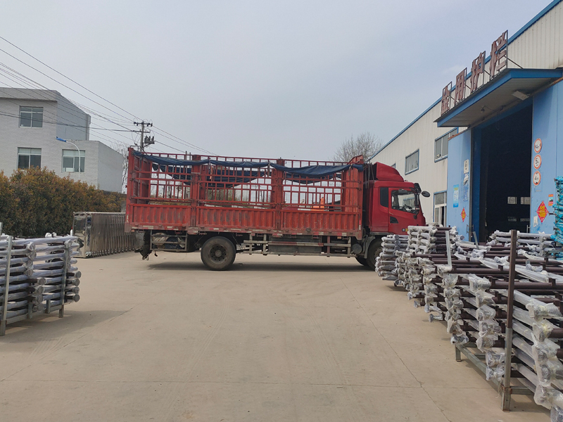 金用護(hù)欄2022年3月17日鋅鋼玻璃欄桿裝車發(fā)貨! 金用護(hù)欄2022年3月17日鋅鋼玻璃欄桿裝車發(fā)貨!