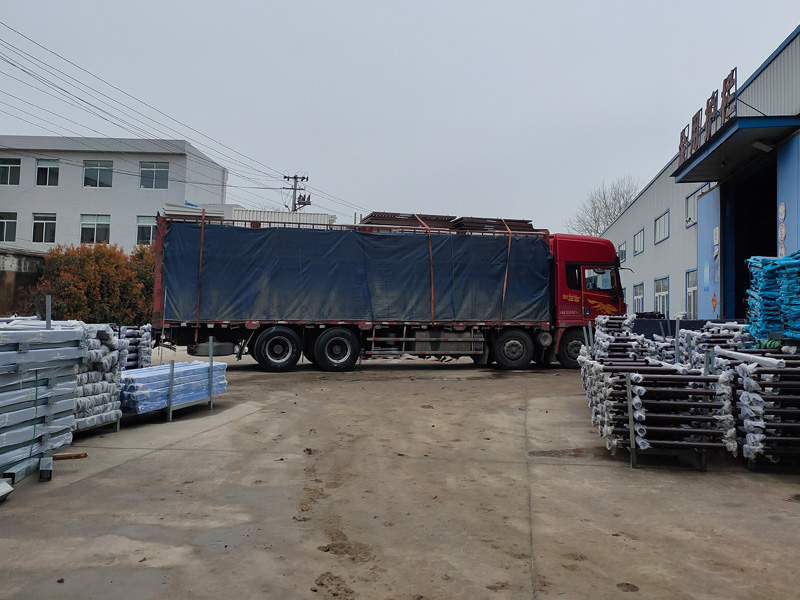 金用護欄2022年3月22日鋅鋼百葉窗裝車發貨! 金用護欄2022年3月22日鋅鋼百葉窗裝車發貨!