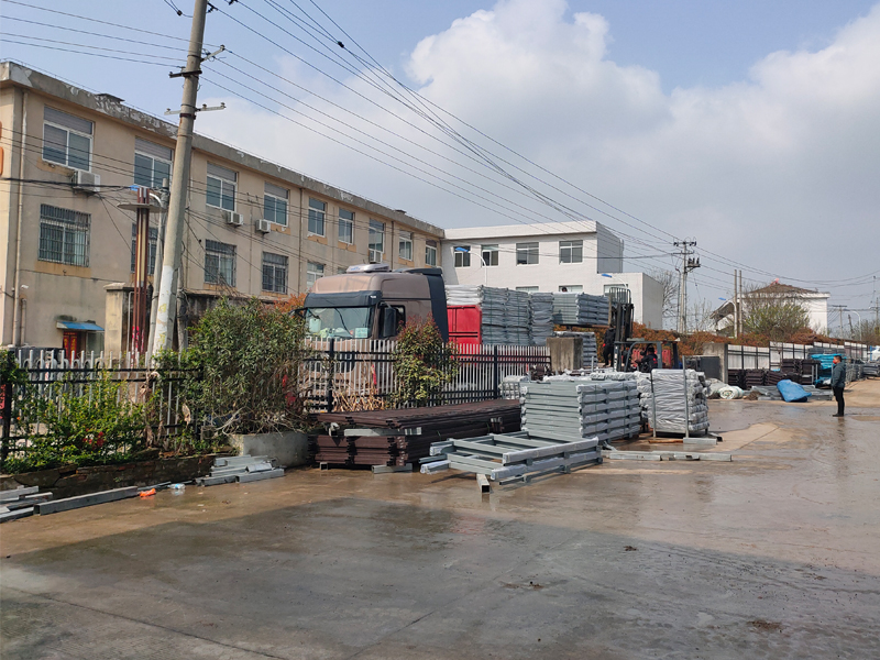 金用護(hù)欄2022年3月23日鋅鋼玻璃欄桿裝車發(fā)貨! 金用護(hù)欄2022年3月23日鋅鋼玻璃欄桿裝車發(fā)貨!