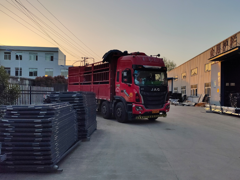 金用護欄2022年4月9日鋅鋼圍墻護欄裝車發貨! 金用護欄2022年4月9日鋅鋼圍墻護欄裝車發貨!