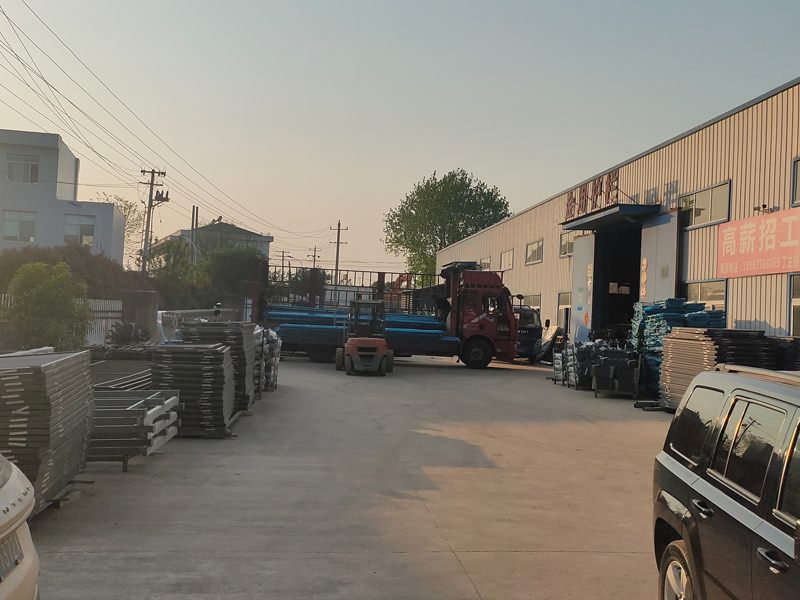 金用護欄2022年4月11日鋅鋼組裝欄桿裝車發(fā)貨！