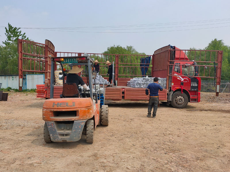 金用護欄2022年4月19日鋅鋼組裝式欄桿裝車發貨！