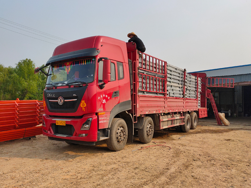 金用護(hù)欄2022年4月20日鋅鋼焊接護(hù)欄裝車(chē)發(fā)貨! 金用護(hù)欄2022年4月20日鋅鋼焊接護(hù)欄裝車(chē)發(fā)貨!