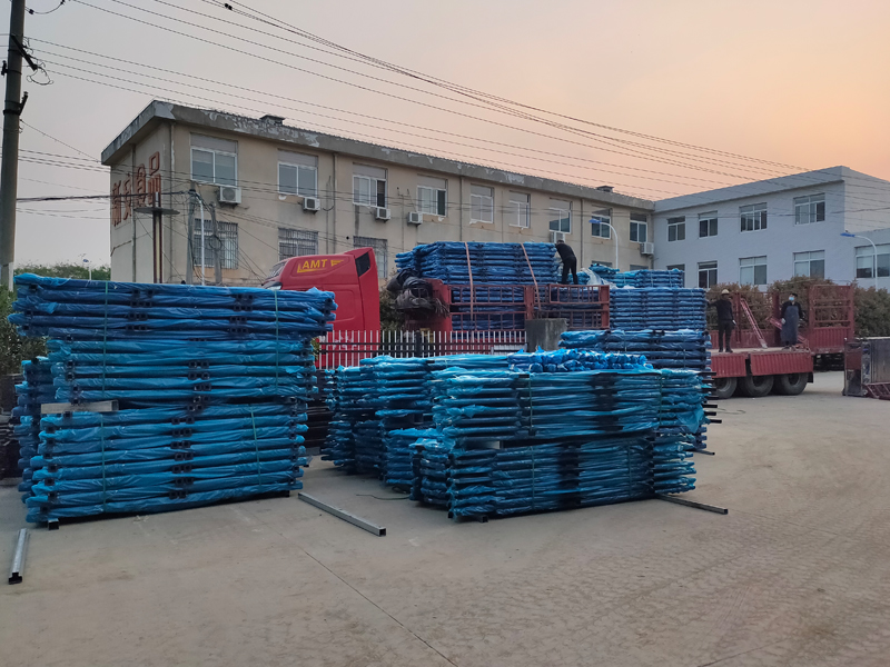 金用護欄2022年4月21日鋅鋼陽臺護欄裝車發貨！