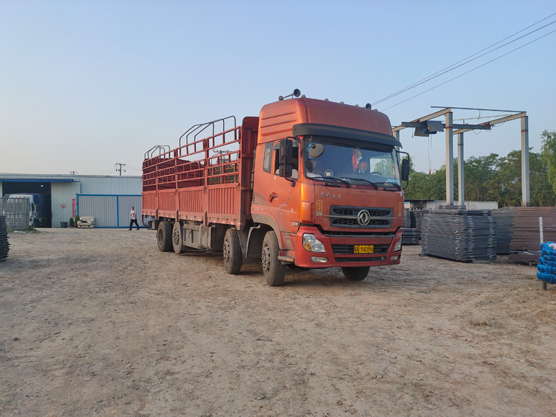 金用護欄2022年4月26日鋅鋼護窗欄桿裝車發貨！