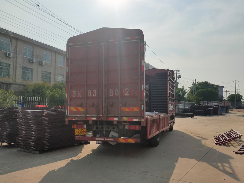 金用護欄2022年5月13日鋅鋼百葉窗裝車發貨! 金用護欄2022年5月13日鋅鋼百葉窗裝車發貨!